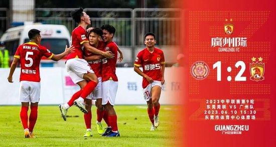 不知火舞被三个小男孩
