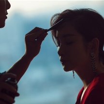女同学撅着贱屁股等我调教她