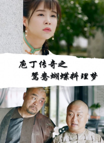 两个女人在有风景的海滩